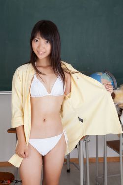 漂亮的领居中文字 2个回答
